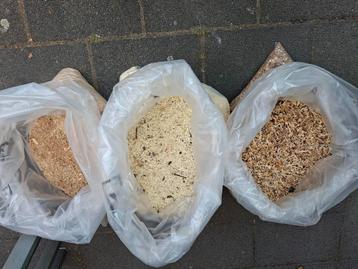 Gratis zaagsel grof, middel en fijn. beschikbaar voor biedingen