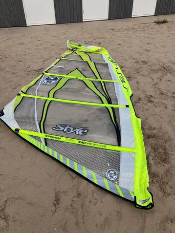 Div zeilen 4.4 North. 4.7 Arrows impact, 8.2 Arrows burner beschikbaar voor biedingen