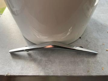 V- Embleem Fiat 850 sport voorzijde beschikbaar voor biedingen