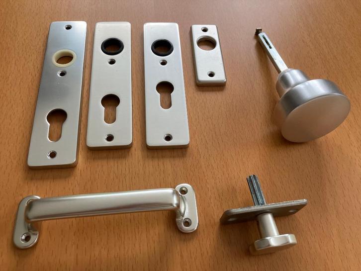 Verzameling voordeurknop, deurgreep en afdekplaten, Doe-het-zelf en Verbouw, Hang- en Sluitwerk, Zo goed als nieuw, Ophalen of Verzenden