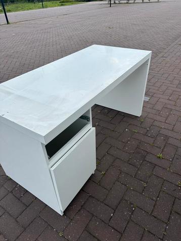 IKEA BUREAU, OPBERGKASTEN beschikbaar voor biedingen