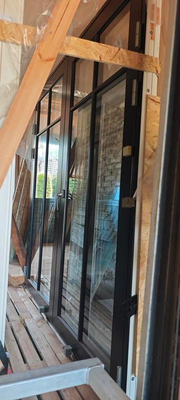 Nieuwe staal look aluminium/hout dubbele tuindeuren triple g beschikbaar voor biedingen