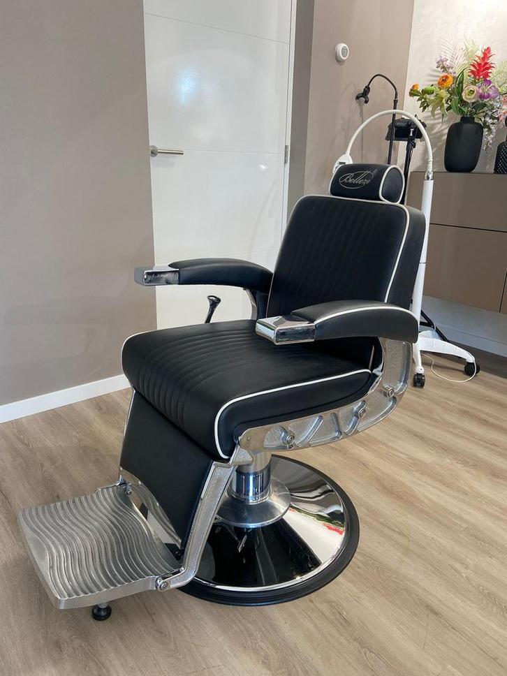 2 barberstoelen / wenkbrauw stoelen te koop Bellezi, Diensten en Vakmensen, Kappers en Thuiskappers