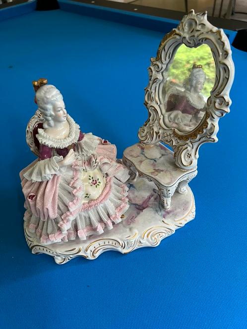 20ste eeuws boudoir beeldje., Antiek en Kunst, Antiek | Porselein, Ophalen