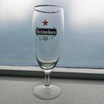 Oud Heineken glas op voet "lichtgroen logo". Hoogte = 19 cm, Ophalen of Verzenden, Zo goed als nieuw, Glas of Glazen, Heineken