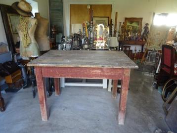 stoere robuuste antieke tafel beschikbaar voor biedingen