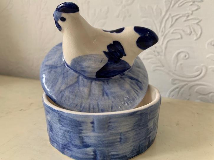 Delfts blauw handbeschilderd sierradenbakje met kip opdeksel, Antiek en Kunst, Antiek | Keramiek en Aardewerk, Ophalen of Verzenden
