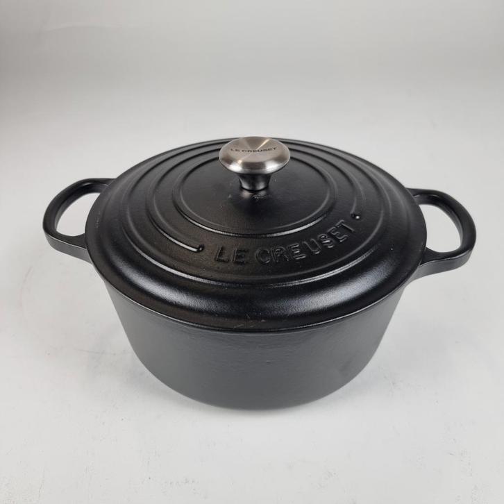 Le Creuset Signature Braadpan zwart 22 cm 3,3L, Huis en Inrichting, Keuken | Potten en Pannen, Nieuw, Koekenpan of Braadpan, Gietijzer
