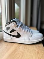 Nike Air Jordan 1 Mid Leer - nieuw/origineel - maat 45, Kleding | Heren, Schoenen, Wit, Nieuw, Ophalen of Verzenden, Sneakers of Gympen