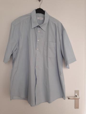 Prachtig overhemd met korte mouw kleur helder licht blauw. beschikbaar voor biedingen