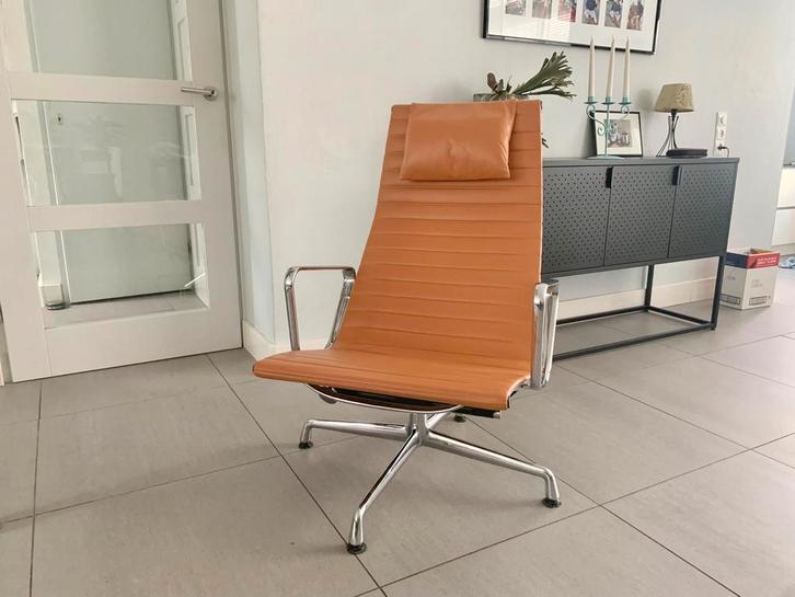 Vitra Eames ea124 fauteuil cognac leer / chroom, Huis en Inrichting, Fauteuils, Zo goed als nieuw, Ophalen of Verzenden