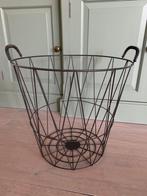 Draadstaal grote mand , in perfecte staat., Huis en Inrichting, Woonaccessoires | Schalen en Manden, Ophalen of Verzenden, Zo goed als nieuw