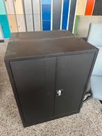 Zwarte lage archiefkasten