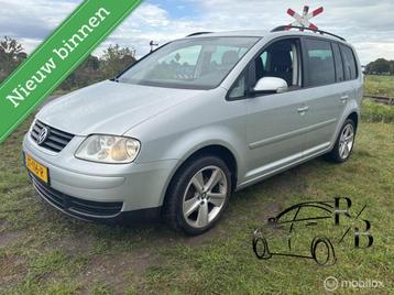 Volkswagen Touran 1.6 Trendline AIRCO NAVI 7-PERSOONS beschikbaar voor biedingen