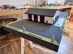 DIORAMA. GARAGE met WEEGBRUG, Hobby en Vrije tijd, Modelauto's | 1:50, Ophalen of Verzenden, Nieuw, Bus of Vrachtwagen, Overige merken