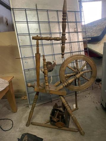 Spinnenwiel beschikbaar voor biedingen