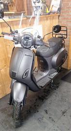 Een nieuwe Santini Capri., Santini, Niet ingevuld, Nieuw, Benzine