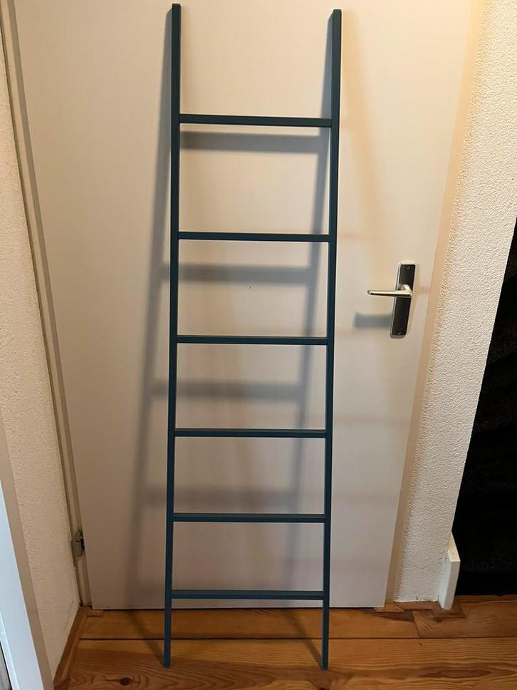 Metalen deco trap blauw, Huis en Inrichting, Woonaccessoires | Overige, Zo goed als nieuw, Ophalen