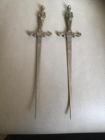 2 stuks mooie vintage briefopener met ridder bovenop zie de  beschikbaar voor biedingen