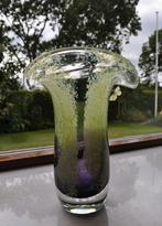Vintage Vaas Vaasje Groen Violet Glas 19 cm, Antiek en Kunst, Ophalen of Verzenden