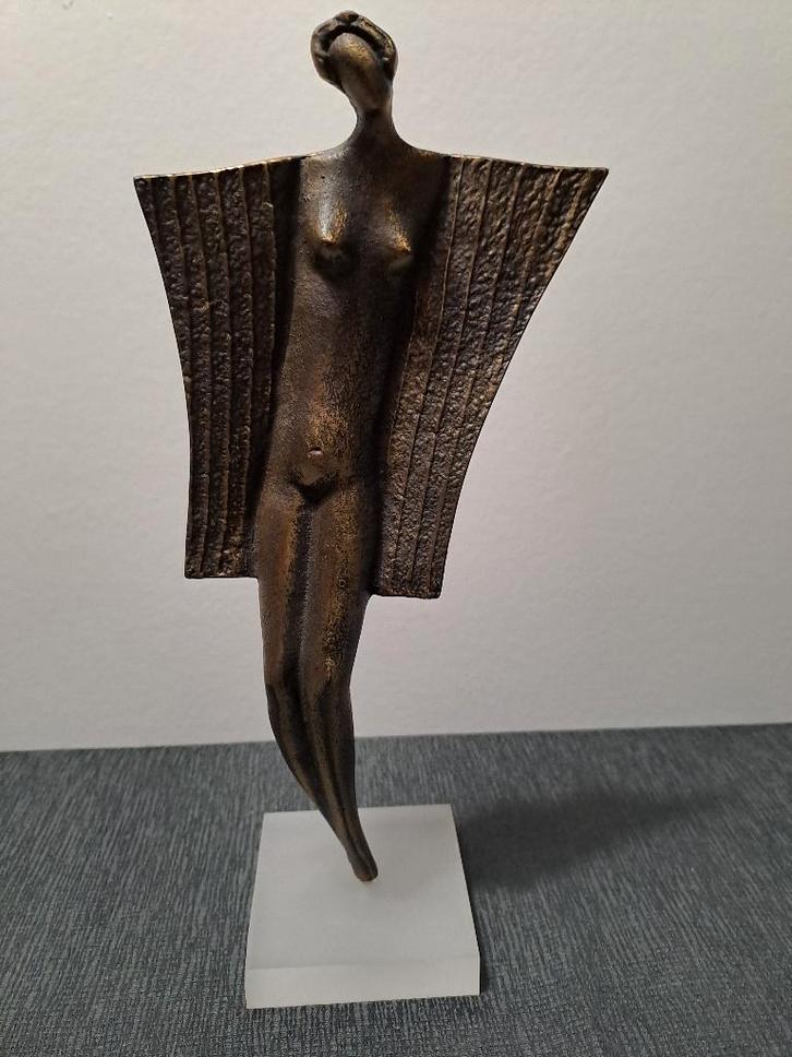Elegante bronzen sculptuur- tijdloze vrouwelijke schoonheid, Antiek en Kunst, Kunst | Beelden en Houtsnijwerken, Ophalen of Verzenden