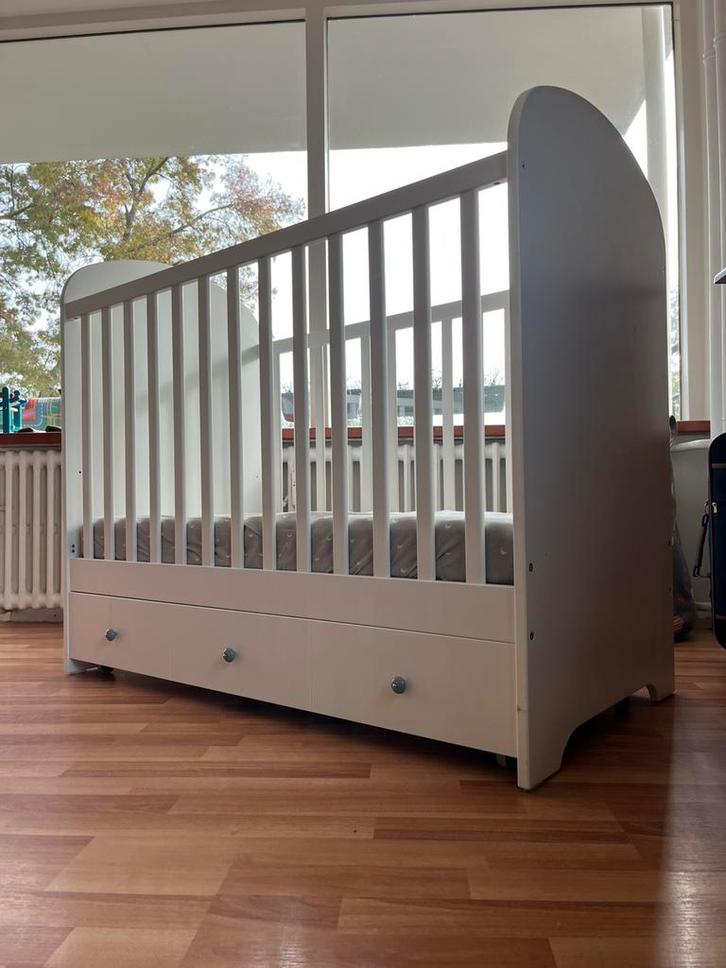 Babybed & Commode/Ladekast, Huis en Inrichting, Kasten | Dressoirs, Zo goed als nieuw, 50 tot 100 cm, 25 tot 50 cm, Met lade(s)