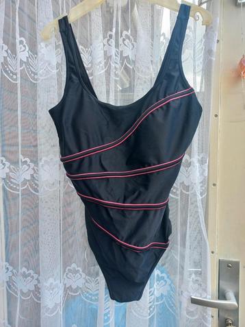 Zwart met Roze Badpak maat 48 nieuw beschikbaar voor biedingen