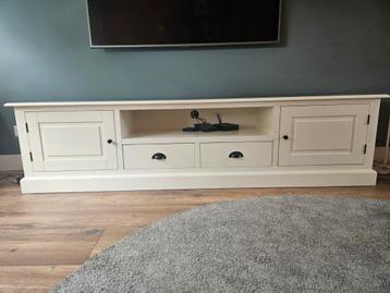 Witte TV Kast - 200cm breed beschikbaar voor biedingen