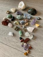 Verzameling edelstenen en mineralen in doos, Verzamelen, Mineralen en Fossielen, Ophalen of Verzenden, Mineraal