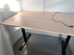Elektrisch in hoogte verstelbaar zit/sta bureau 140x80, Ophalen, In hoogte verstelbaar, Zo goed als nieuw