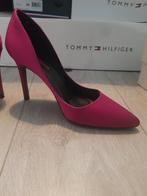 Nieuw! Satijnen pumps LK Bennett maat 37, Pumps, LK Bennett, Nieuw, Ophalen of Verzenden