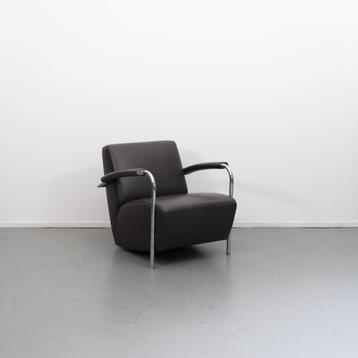 1x Leolux Scylla fauteuil uitgevoerd in donkerbruin leder beschikbaar voor biedingen