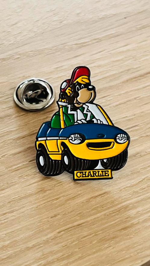 Charlie pin auto, Verzamelen, Speldjes, Pins en Buttons, Zo goed als nieuw, Ophalen of Verzenden