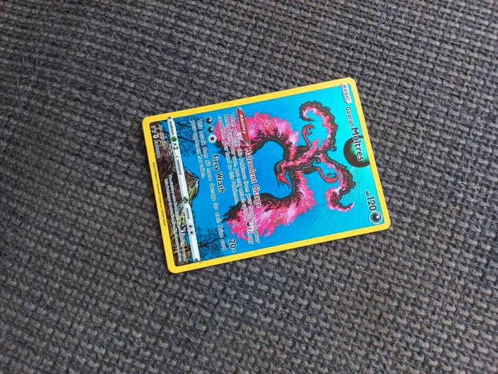 Galarian Moltres, Hobby en Vrije tijd, Verzamelkaartspellen | Pokémon, Zo goed als nieuw, Losse kaart, Foil, Ophalen of Verzenden