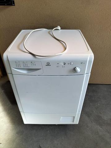 indesit condens droger,ouder model maar werkt perfect beschikbaar voor biedingen
