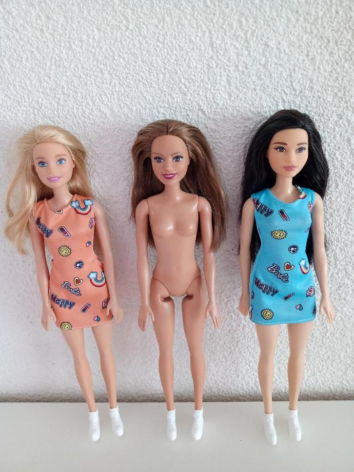 3 Barbie Basic Poppen FJF14, FJF17 en FJF16, Kinderen en Baby's, Speelgoed | Poppen, Gebruikt, Barbie, Ophalen of Verzenden