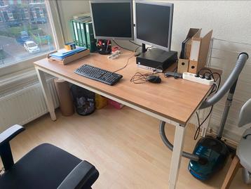 Ahrend hoogteverstelbaar bureau beschikbaar voor biedingen