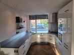Hoogglans witte U-keuken - Goede staat!, Huis en Inrichting, Keuken | Complete keukens, Ophalen, Gebruikt, Wit
