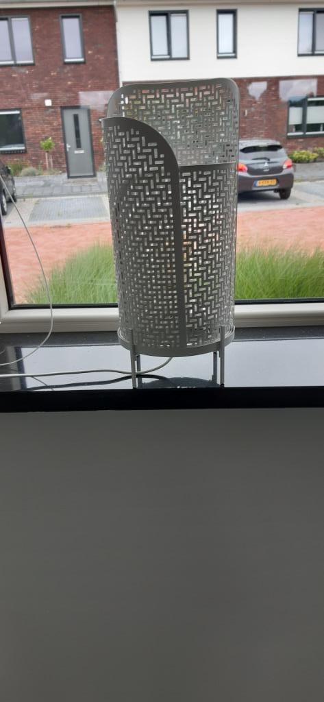 2 MOOIE METALEN TAFELLAMPEN MET 4 GLOEILAMPEN MOET WEG, Huis en Inrichting, Lampen | Tafellampen, Nieuw, Minder dan 50 cm, Metaal
