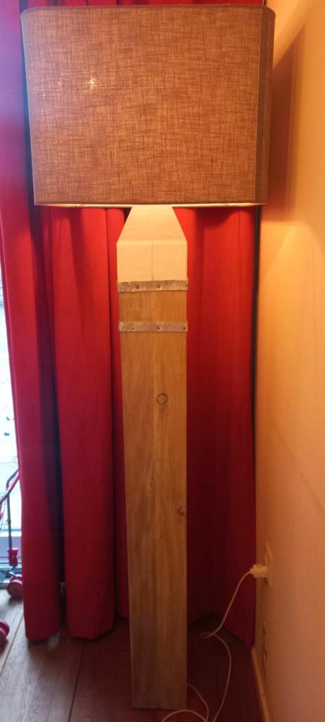Houten vloerlamp met stoffen kap, Huis en Inrichting, Lampen | Vloerlampen, Gebruikt, 150 tot 200 cm, Hout, Stof, Ophalen
