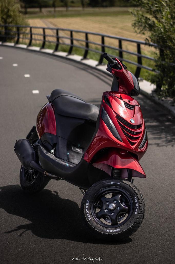 Zip 125cc runner m07, Fietsen en Brommers, Scooters | Piaggio, Zo goed als nieuw, Zip, Maximaal 45 km/u, Tweetakt, Ophalen