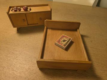 Poppenhuis Meubels: Commode, Bed & Servies beschikbaar voor biedingen