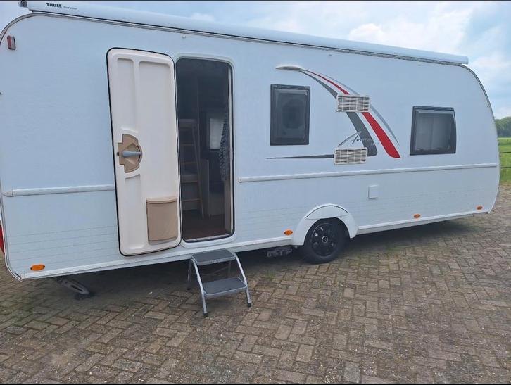 Burstner Averso 560 TK incl inboedel!!, Caravans en Kamperen, Caravans, Particulier, tot en met 6, 1500 - 2000 kg, Rondzit, Bürstner