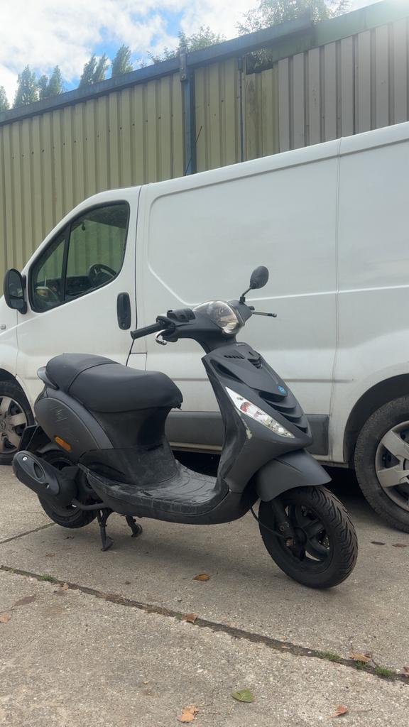 Piaggio Zip 4-takt Snor 2014, Fietsen en Brommers, Scooters | Piaggio, Zo goed als nieuw, Zip, Benzine, Ophalen of Verzenden