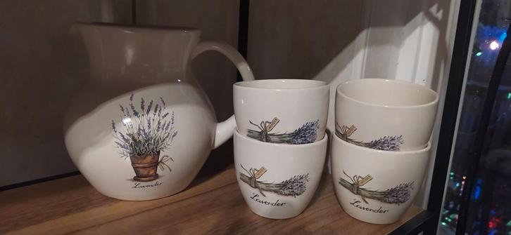 Jet ter Steege Lavender Melkkan + 4 Mokken, Huis en Inrichting, Keuken | Servies, Gebruikt, Kop(pen) en/of Schotel(s), Overige stijlen