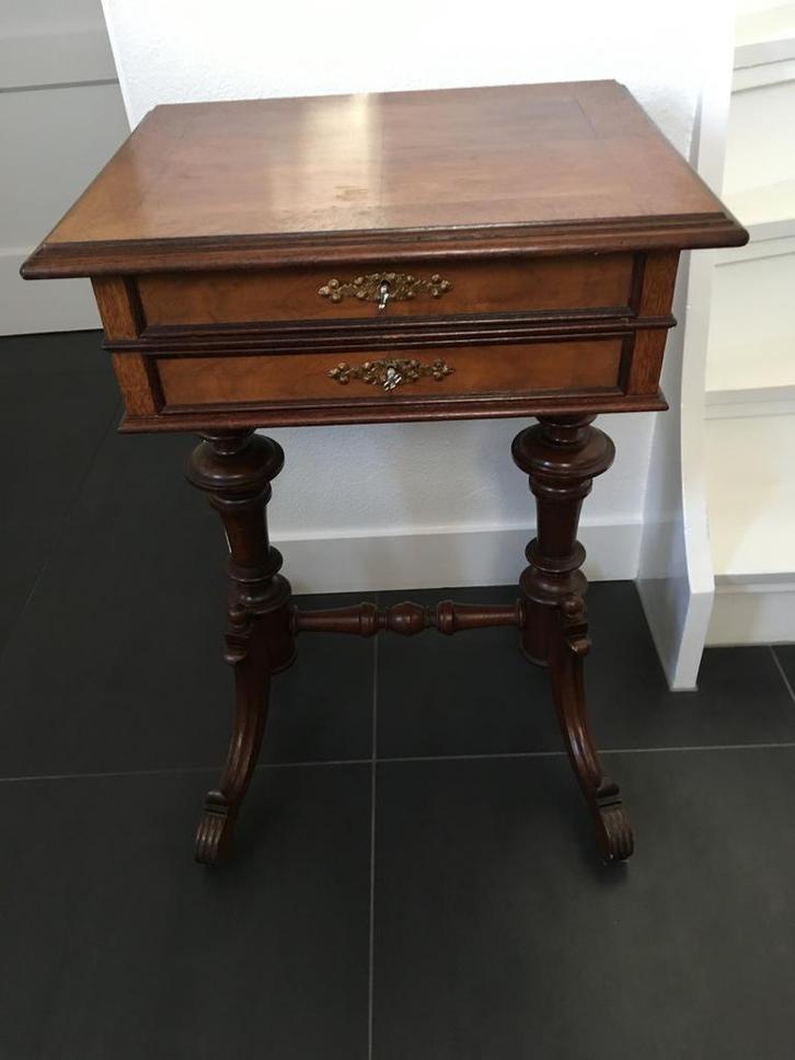 Antieke Naaitafel met Lades, Antiek en Kunst, Antiek | Meubels | Tafels, Ophalen