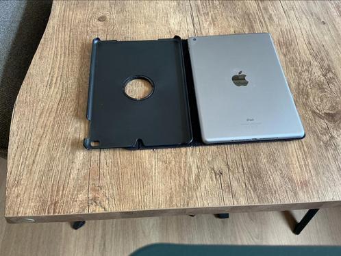 Apple Ipad, Computers en Software, Apple iPads, Gebruikt, Apple iPad, Wi-Fi, 9 inch, 32 GB, Zilver, Ophalen of Verzenden
