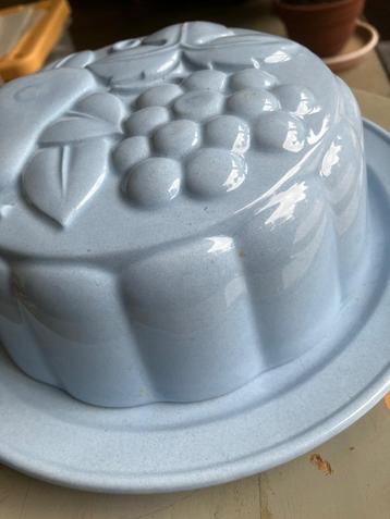 Puddingvorm tweedelig aardewerk blauw fruitmotief beschikbaar voor biedingen