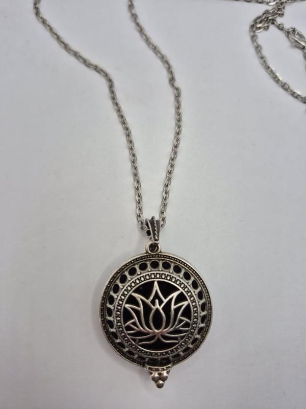 Geurketting, Lotus, Sieraden, Tassen en Uiterlijk, Kettingen, Zo goed als nieuw, Overige materialen, Zilver, Ophalen of Verzenden