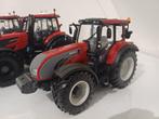 Valtra T213 universal hobbies, Hobby en Vrije tijd, Modelauto's | 1:32, Ophalen of Verzenden, Nieuw, Tractor of Landbouw, Universal Hobbies